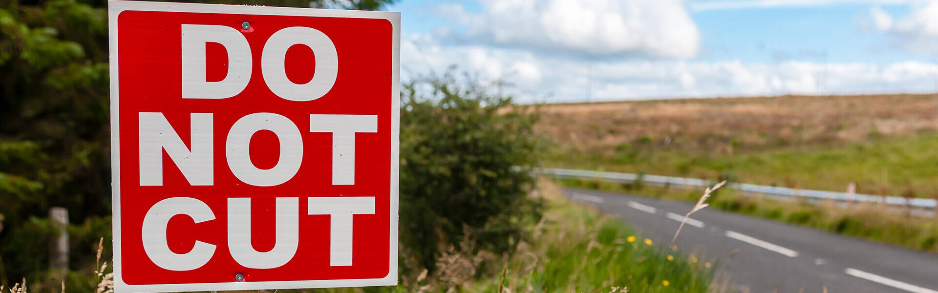 Do not cut sign on grass verges USRN and wildlife 1920x600