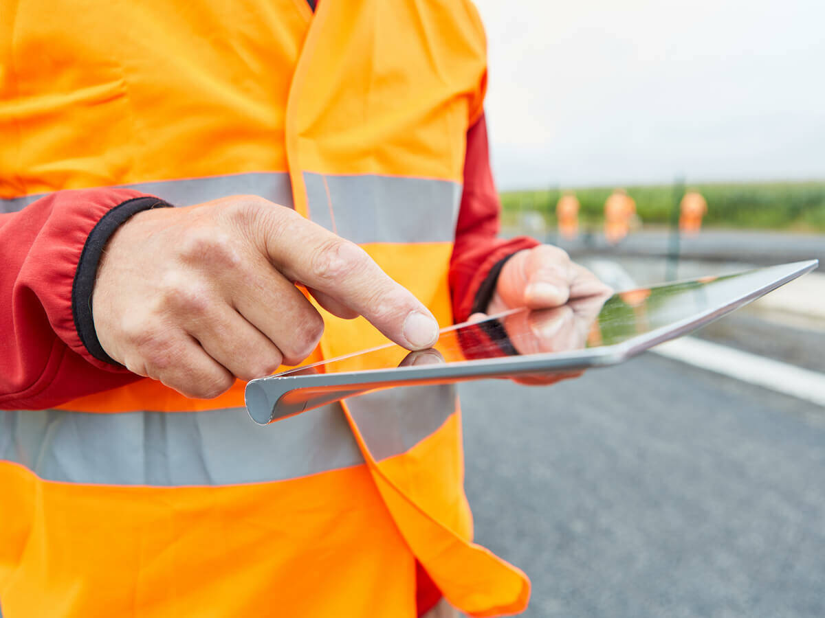 Using tablet computer during construction 1200x900